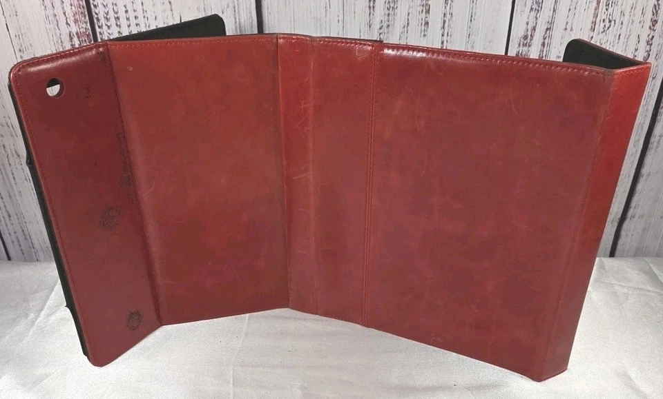 Teclado Brookstone Bluetooth Pro con funda de cuero para iPad 3/2 interior usado Foto 4 de 4