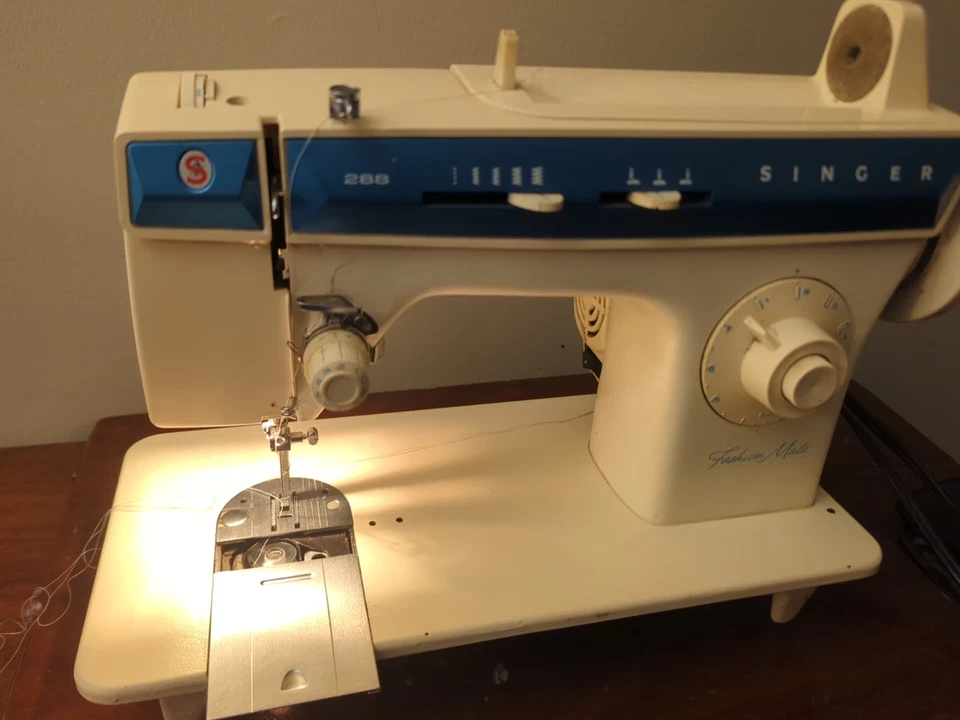 1960s Singer Fashion Mate 288 Sewing Machine Made in France Works Read Descript - Image 3 of 4