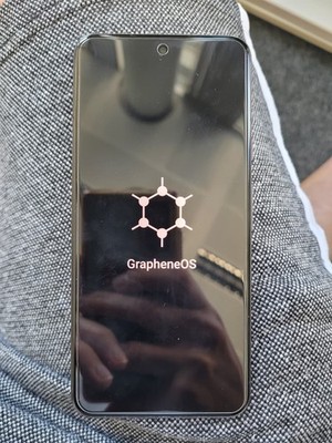 Google Pixel 8 - 128 GB - Obsidian (black) Graphene OS / ohne Android googlefrei