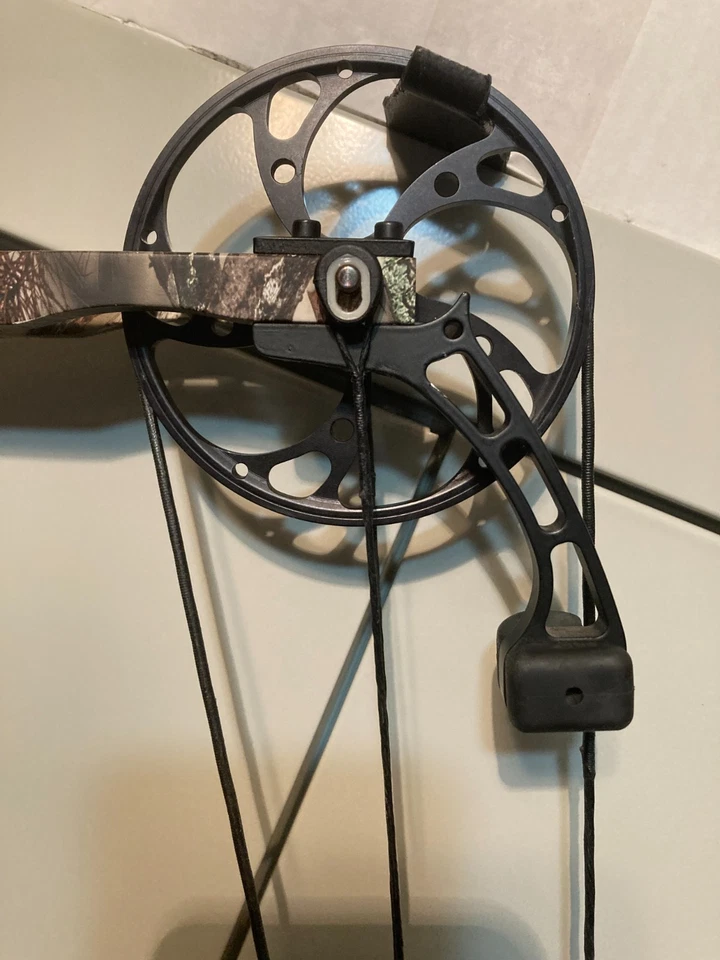 Mathews Z3, LH, 55-65 LBS. DW, 24-30" DL, 30" ATA, 330 FPS. 4.5 LBS. 80% Let Off - Image 2 of 4