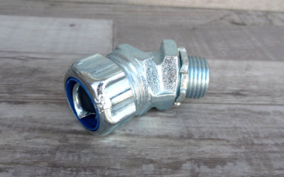 THOMAS & BETTS 1/2'' Liquid-Tight Flexible Metal Conduit Connector 45 Degree