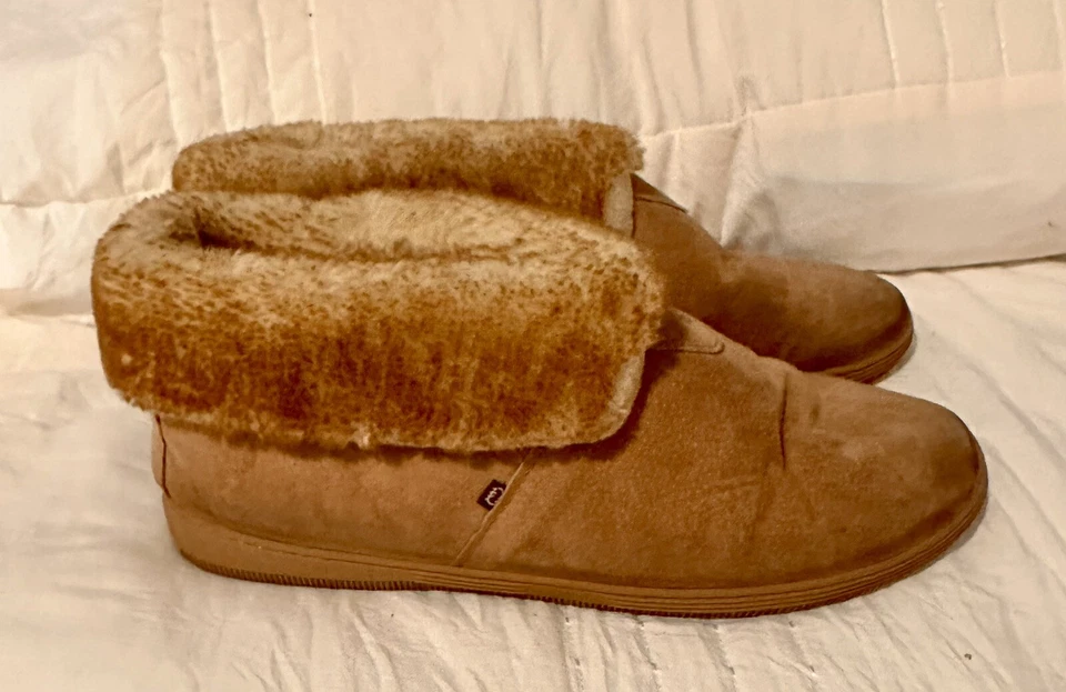 Lamo Men’s Classic Chestnut Booties Slip Ons Suede Uppers Faux Fur Lining Sz 13 - Image 3 of 4
