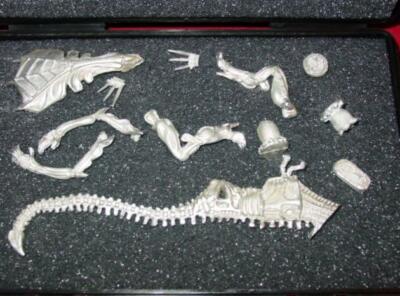 Rare Leading Edge Games : ALIENS QUEEN BEE #20303 25mm metal miniature boxed set
