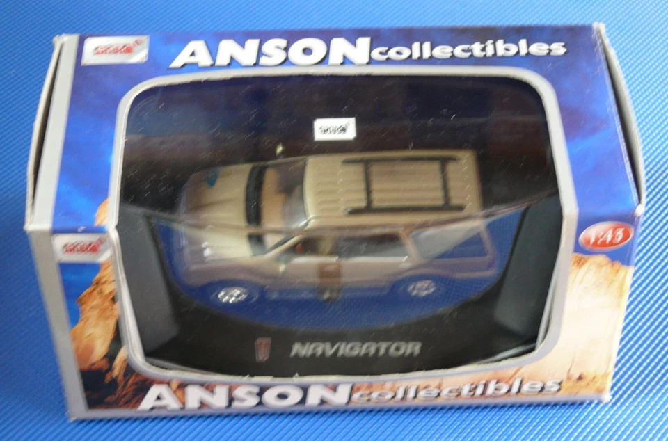 1/43ème LINCOLN NAVIGATOR SUV - OR METAL +- ANSON Référence 80803 - Photo 4/4
