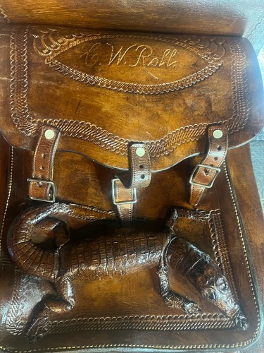 ART TAXIDERMY ANTIQUE ON LEATHER TOOLING SADDLEBAGS, BABY ALLIGATORS,VERY RARE - Picture 3 of 13