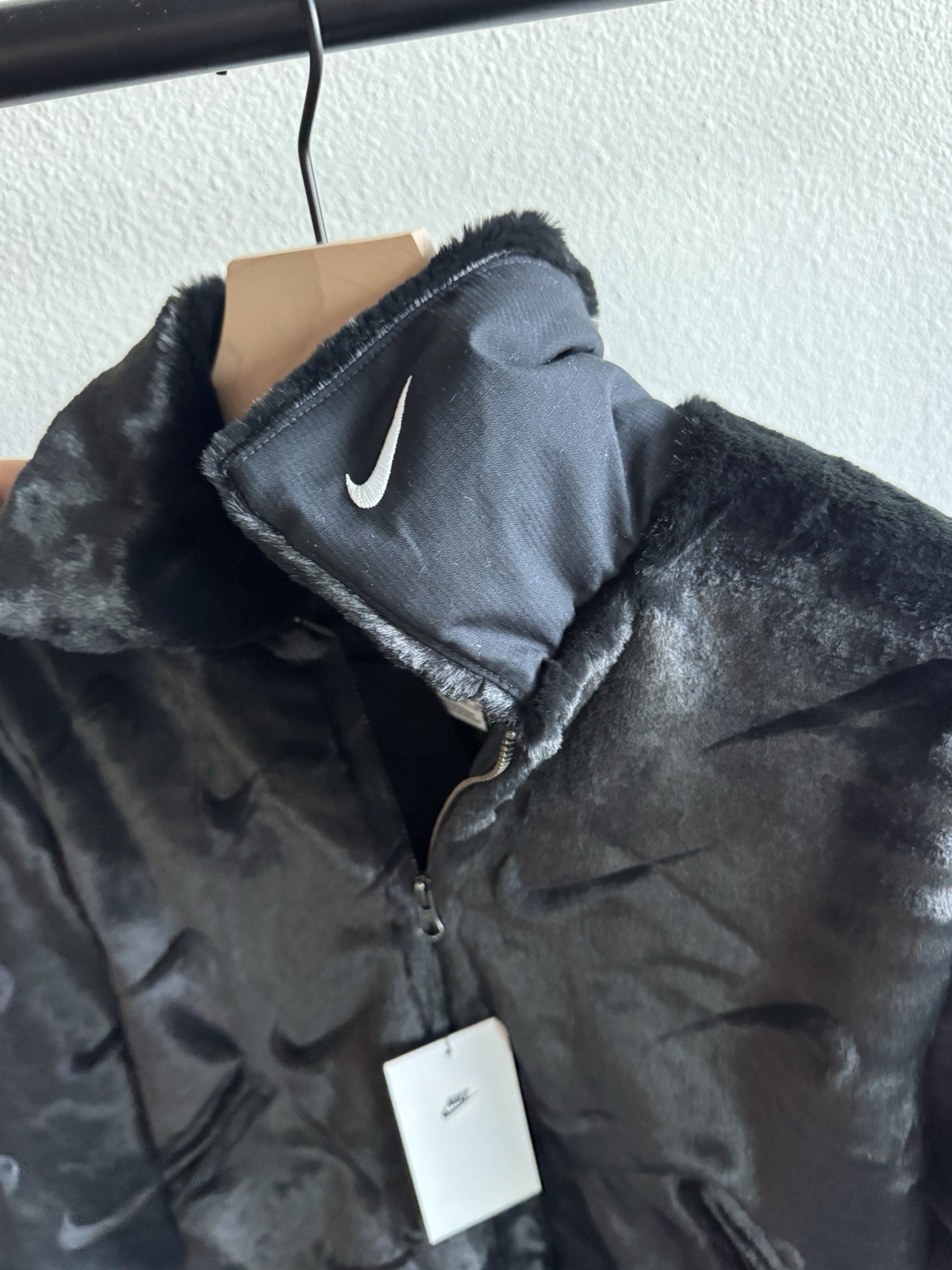 SIZE XS Nike Sportswear EssentialWomen's Loose Fur All Over Print Faux fur thumbnail 5