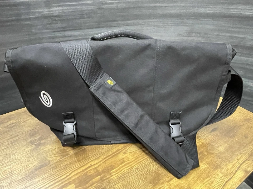 Timbuk2 Bolso Acolchado para Laptop Mensajero Viajero Correa para el Hombro Negro Mediano Foto 3 de 4