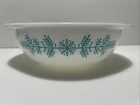 Vintage 023 Pyrex 1.5 Qt Snowflake Garland Casserole Dish White & Turquoise