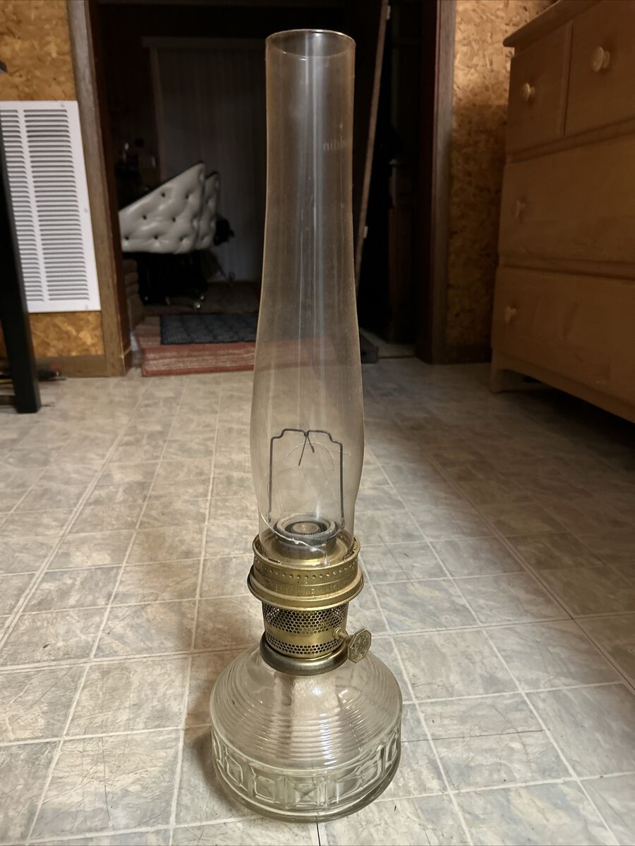Vintage Aladdin #23 Tall Brass Squares Glass Oil Lamp Vintage Aladdin #23 Tall Brass Squares Glass Oil Lamp