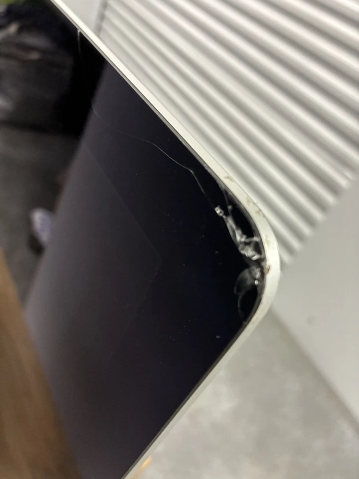 Used Apple iMac (Retina 5K, 27-inch, Late 2015) Frame damaged - Image 4 of 4