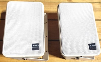 1 pair Peavey Impulse 6T W  / PR606T with bracket. White speaker