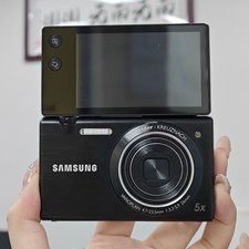 Samsung MV800 Digital Camera 5X Optical Zoom Selfie Flip 16.1MP good condition
