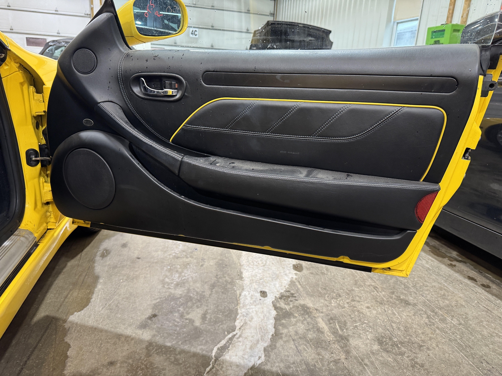 02-06 MASERATI SPYDER CAMBIOCORSA PASSENGER RIGHT FRONT DOOR SHELL YELLOW 231246