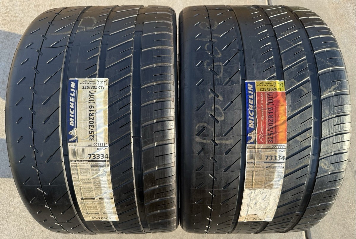 Set of TWO NEW OLD STOCK 325/30ZR19 (101Y) Michelin Pilot Sport
