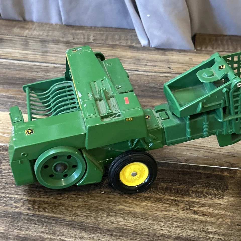 Vintage ERTL John Deere Square Kick Baler No. 348 Diecast Scale 1/16 - Image 4 of 4