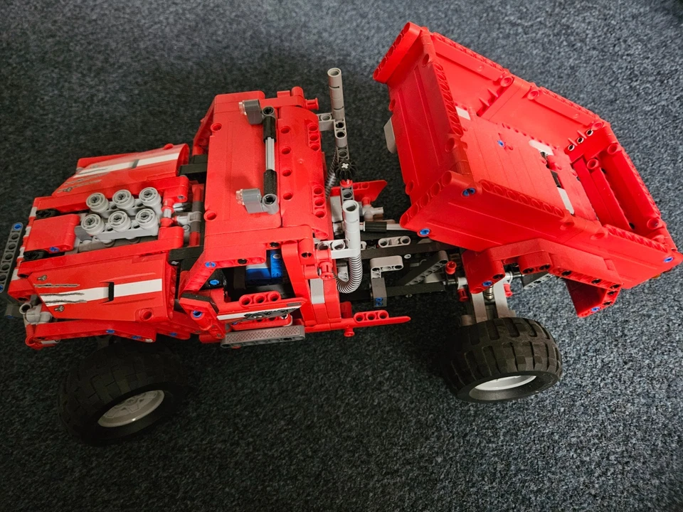 LEGO Technic 42029 Customized Pick up Truck, photo 1 of 5