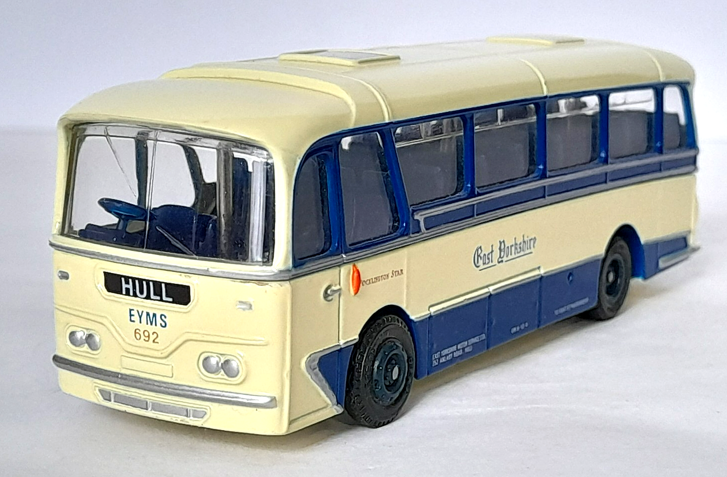 EFE 12102 Harrington Cavalier Coach - East Yorkshire Motor Services - Scale 1:76