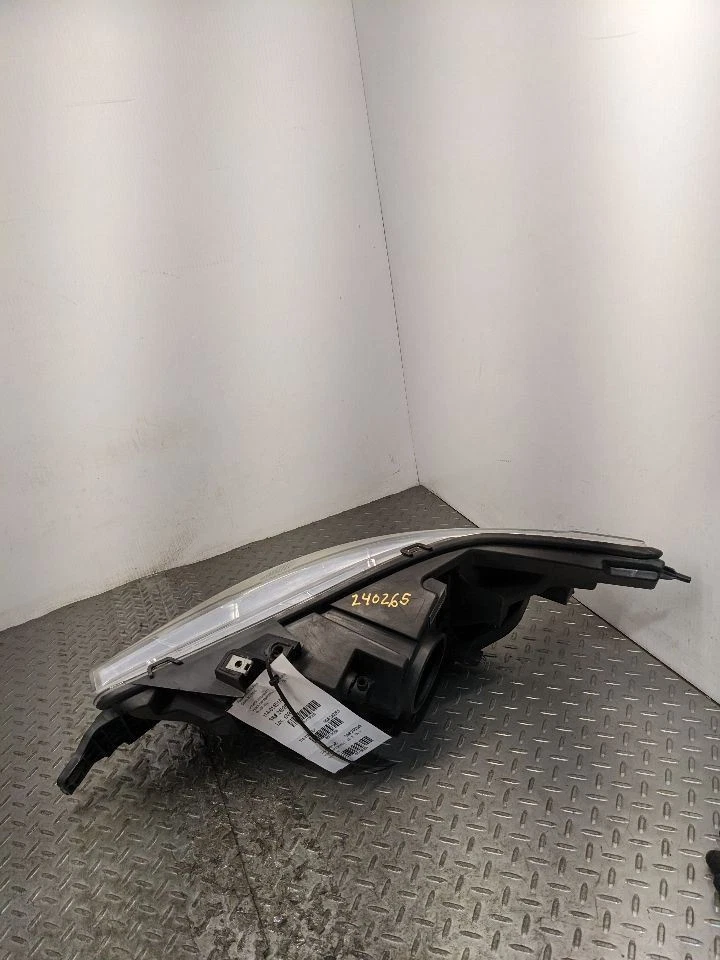 Passenger Headlight Limited Halogen Fits 15-19 TAURUS 1138266 - Image 2 of 4