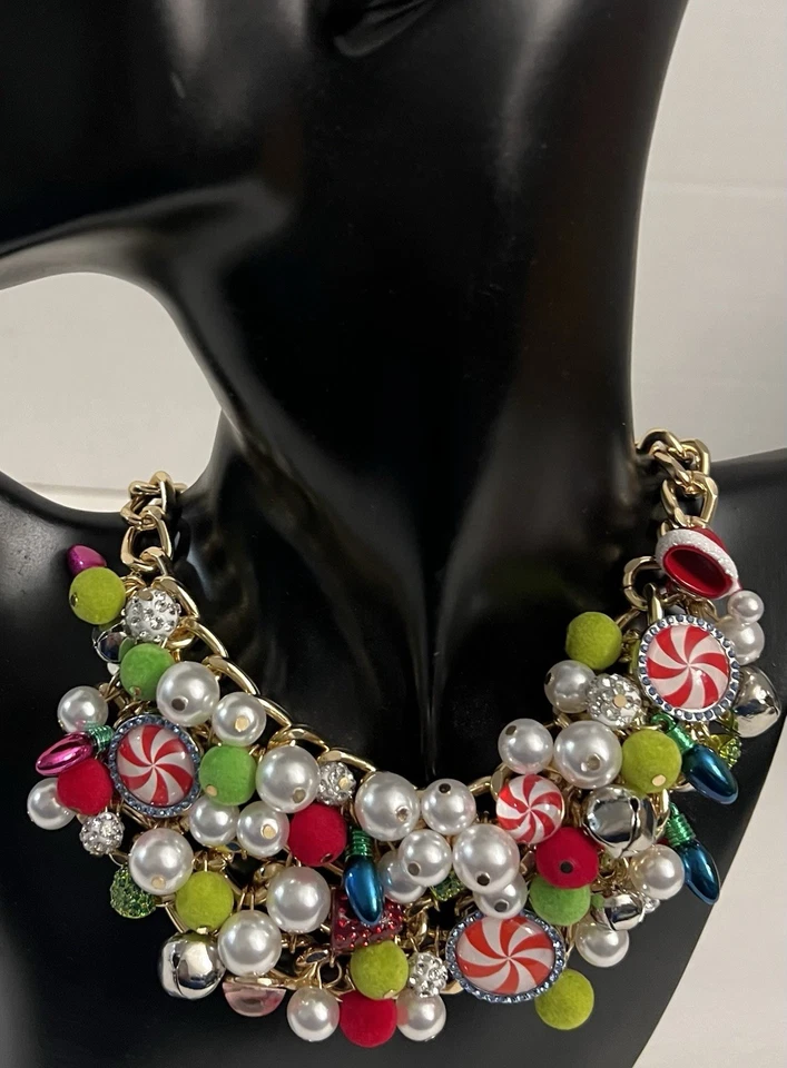 Collar Betsey Johnson Auténtico Vacaciones Caramelo BiB Colgante Navidad Precio de venta sugerido por el fabricante 198 USD Foto 3 de 4