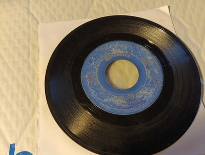 45 ~THE TOYS: ''A Lover's Concerto / This Night'' Dyno voice Electrostatic Cleaned