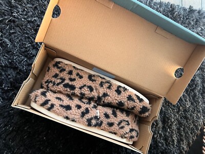 TOMS Women's Size 7 Alpargata Doe Leopard Fleece/Faux Fur - new with box