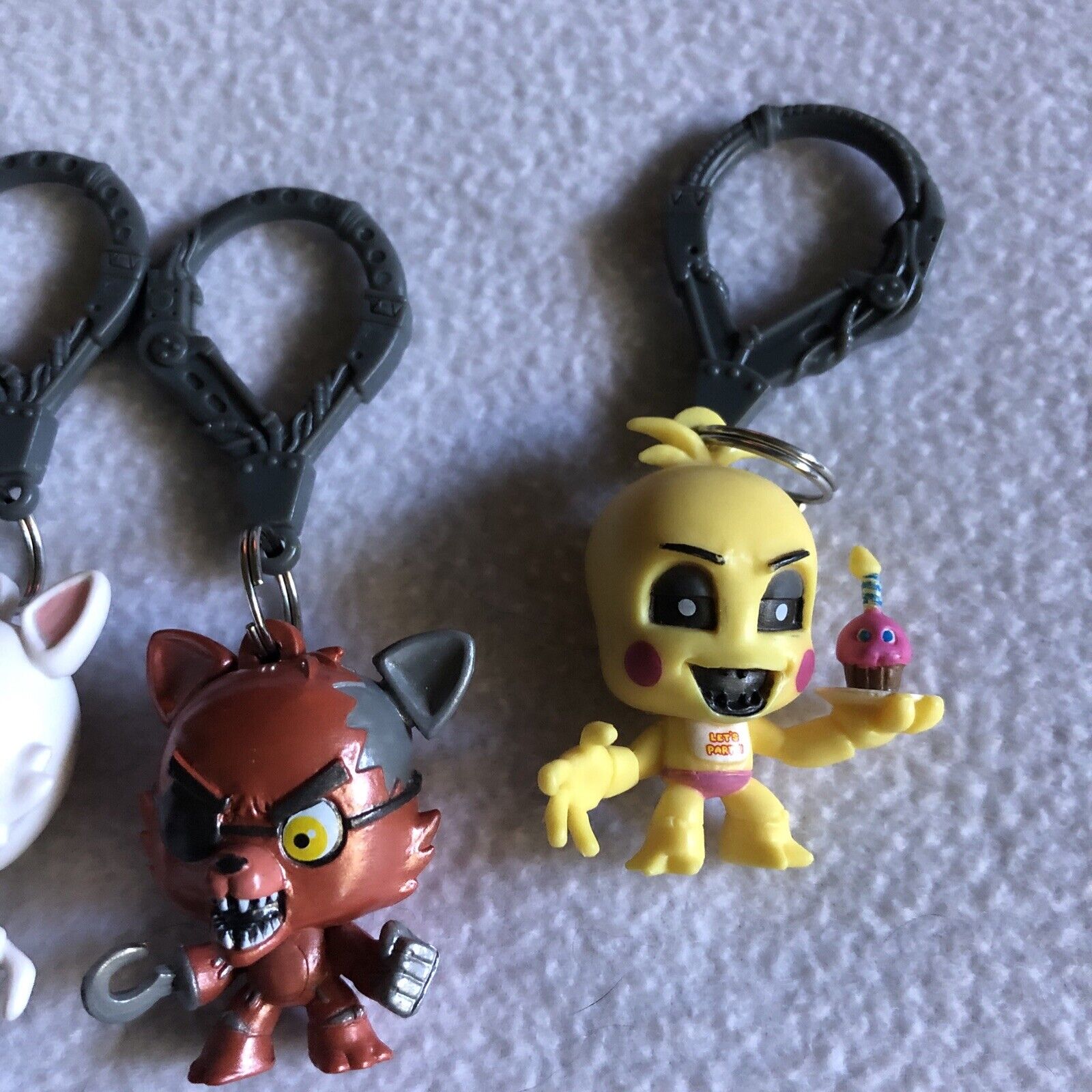 Five Nights at Freddy's Security Breach Backpack Hangers S1 Collectors Box  5-Pack: Backpack Keychain Toy, Party Favor & Fidget Toys for Kids - Entire