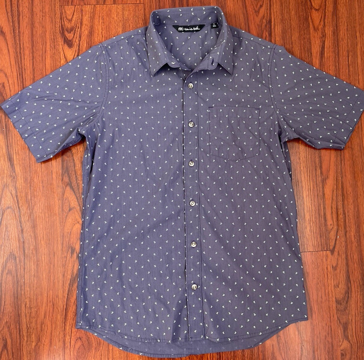 Travis Mathew Size Small Arrow Pattern Button Dow… - image 1