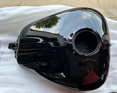 Harley-Davidson 61000649DH Vivid Black Fuel Tank, Red Emblem NEW