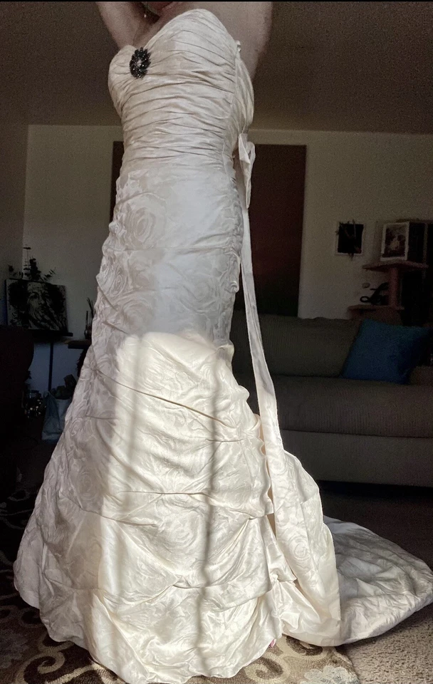 Vestido/vestido de noiva Paloma Blanca, champanhe/marfim, tamanho 2, seda Dupioni franzida - Imagem 3 de 4