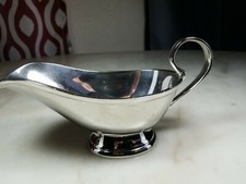 Bateau à sauce lourd en argent épais, bonne qualité.