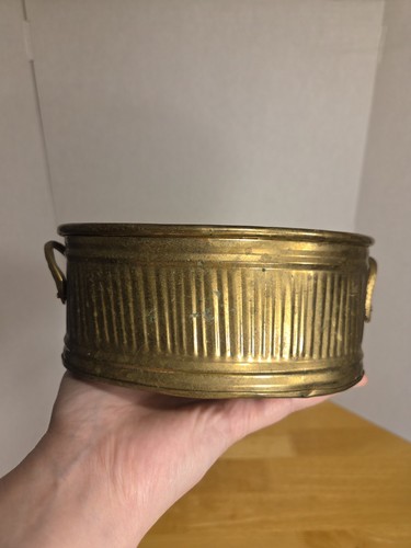 Vintage Solid Brass Ribbed Oval Handled Cache Pot Planter  3x5x7” Great Patina