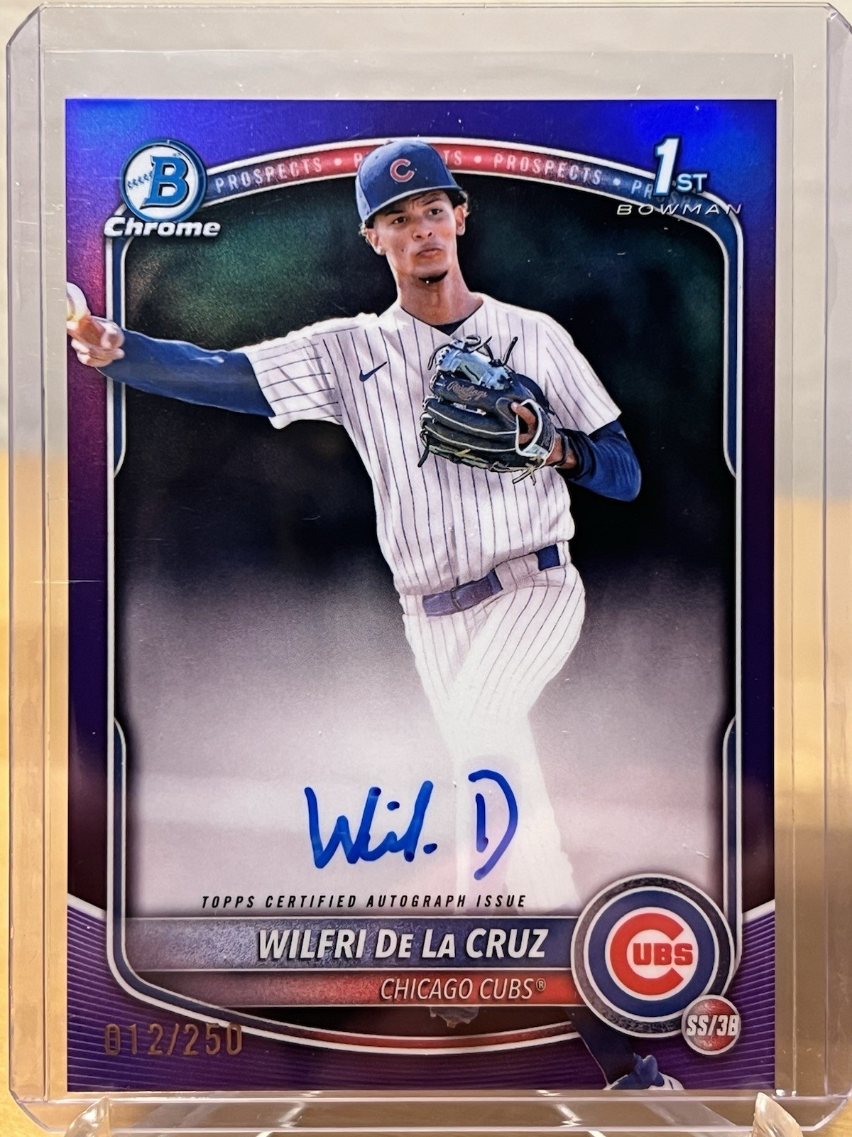 WILFRI DE LA CRUZ 2025 BOWMAN CHROME 1ST AUTOGRAPH PURPLE AUTO /250 CHICAGO CUBS