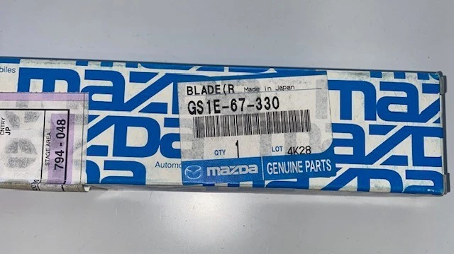Limpiaparabrisas lateral derecho Mazda CX-7 2007-2012 ORIGINAL, PIEZA NUEVA OEM, P/N GS1E67330 Foto 3 de 4