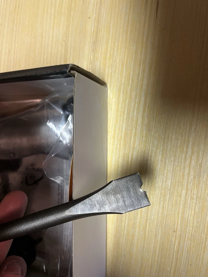 Martillo neumático central de barril medio con cincel. Nuevo, caja abierta. Foto 4 de 4