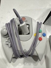 Sega Dreamcast Console HKT-3020 BUNDLE w 2 Controllers, 4 Memory Cards, NFL 2k2