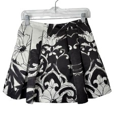 Alice Olivia Connor Box Pleated Mini Skirt Black White Deco Scroll Size 2 NEW