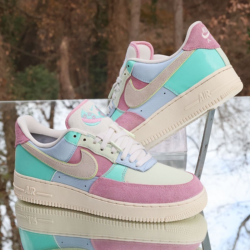Nike Air Force 1 アート風スニーカー Lauren Tsai Nike Custom Comic Book Air Force 1 | Hypebae