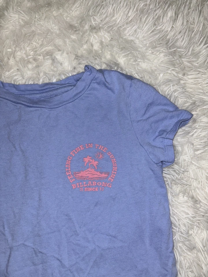 Billabong Sz. S Purple W/ Pink Design Short Sleeved Tee. Soft, Cute - Imagem 3 de 4