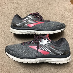 brooks adrenaline gts 18 womens size 10