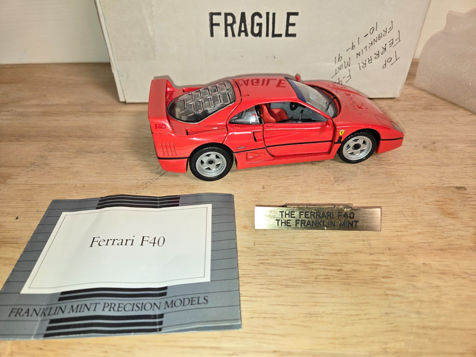 1989 FERRARI F40 FRANKLIN MINT 124 DIE CAST CAR MINT IN BOX WITH