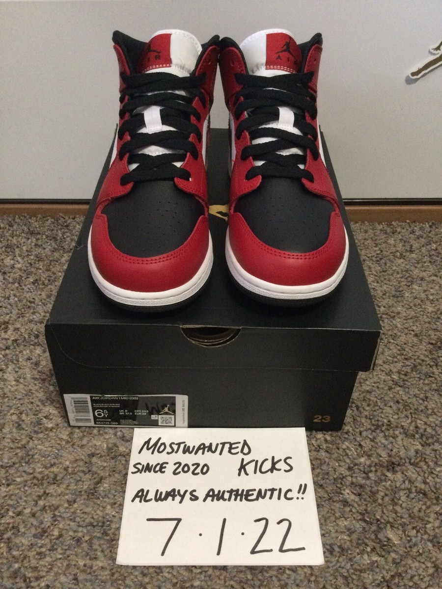 DS 2020 Nike Air Jordan Retro 1 Mid Chicago Black Toe GS Sz 6.5Y