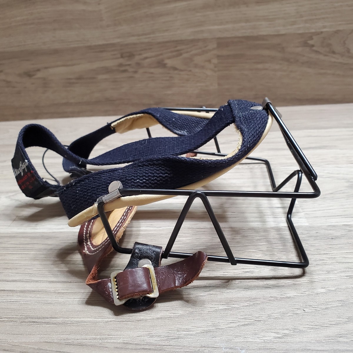 Jacques Adnet (1900-1984) Petit Guéridon En Métal Et Cuir