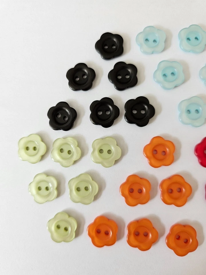 42 Flower Shape Buttons 7 Colours with 6 of Each Colour Size 15mm Resin Material - Image 2 of 4