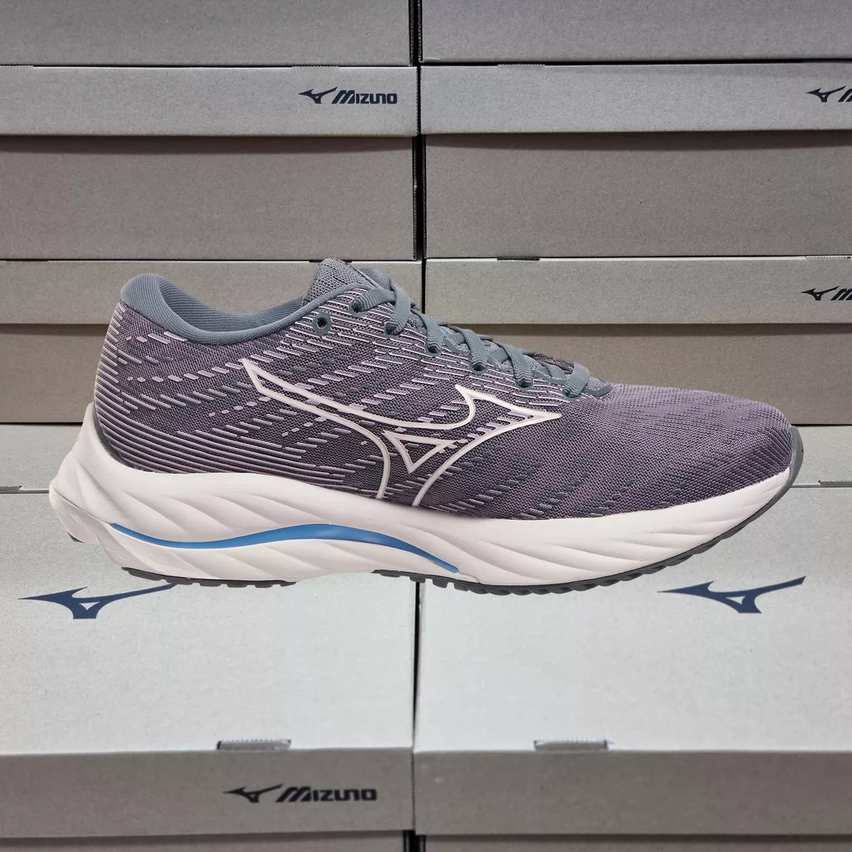 Latest top mizuno shoes