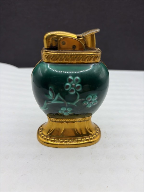 VINTAGE EVANS TABLE LIGHTER