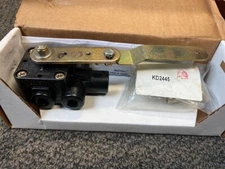 KD2445 leveling valve with dump Kenworth G90-1065-4, G90-1073-024 BARKSDALE
