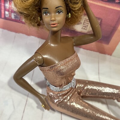 Lot De 2 Tenues Vintage Pour Poupée Barbie Superstar – Stéffie, Christy, Whitney