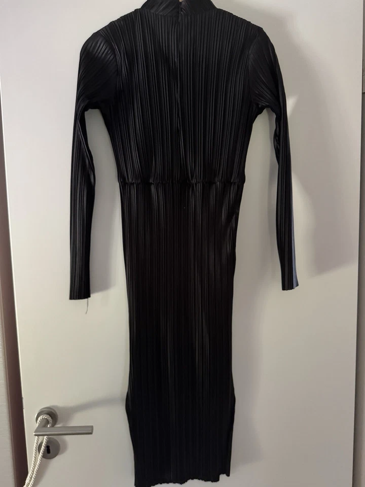 Minimum, Schwarzes Langes Plissee Kleid, Langarm, Stretch, Körperbetont, Gr. S - Bild 3 von 4