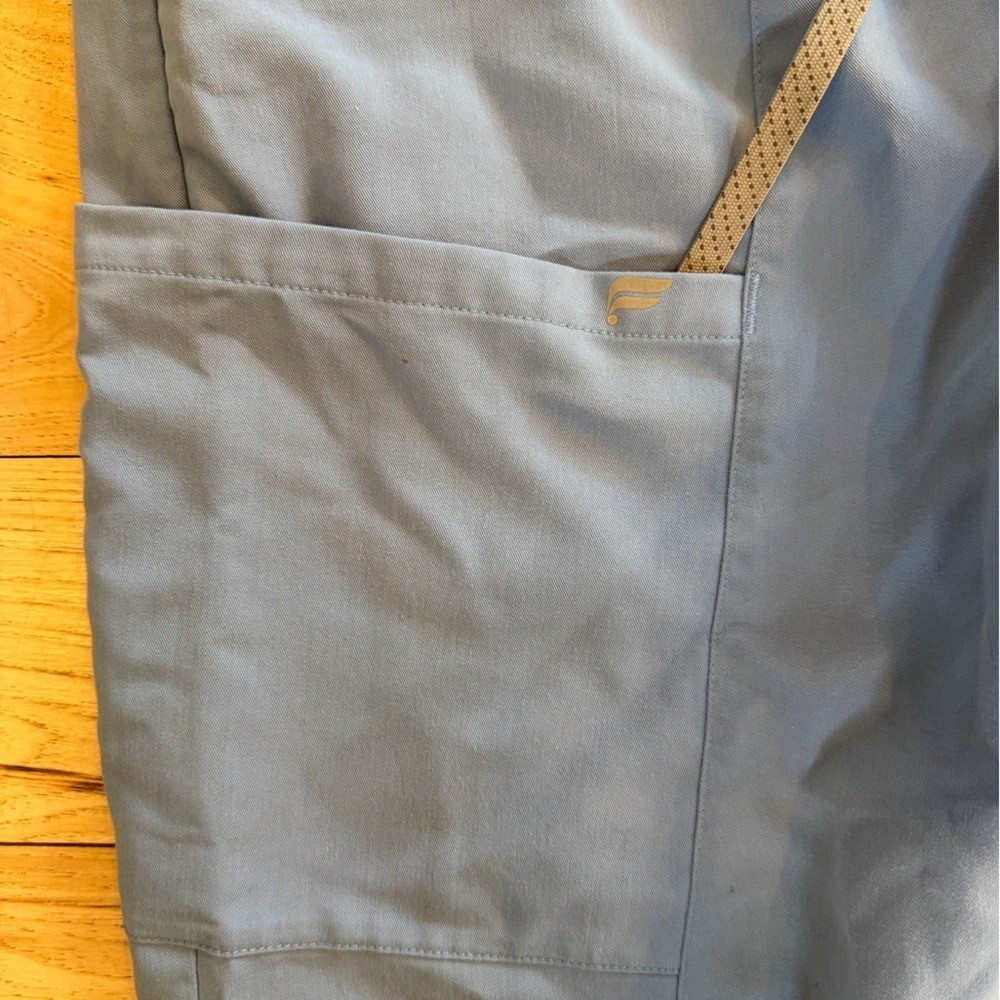 Fabletics pants size medium - image 3