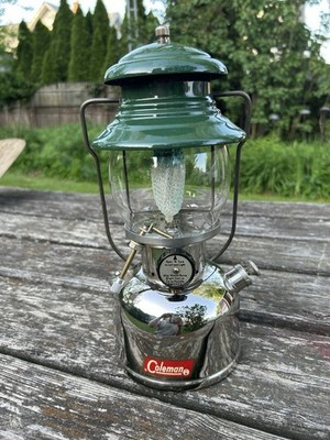 Coleman Model 202 ''The Professional'' Lantern, Original Sunrise Globe Mint Cond.